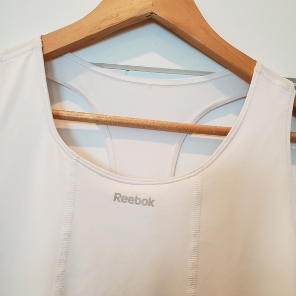 𝅺REEBOK tank top, white with silver reflection trim.  Size Large - Picture 3 of 9